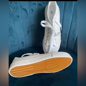 White Canvas Sneakers – Size Women’s 7 / Youth 5